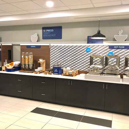 Holiday Inn Express Richmond - Midtown By Ihg Bagian luar foto