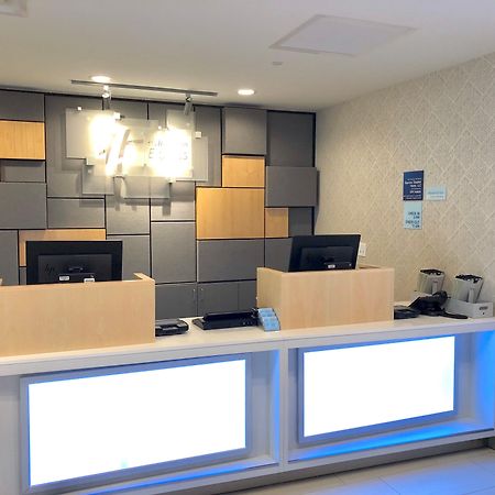 Holiday Inn Express Richmond - Midtown By Ihg Bagian luar foto