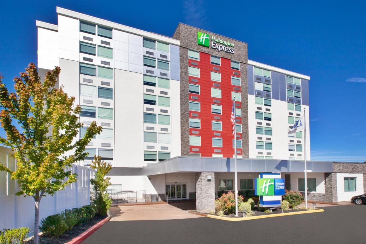 Holiday Inn Express Richmond - Midtown By Ihg Bagian luar foto