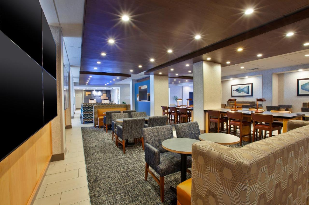Holiday Inn Express Richmond - Midtown By Ihg Bagian luar foto