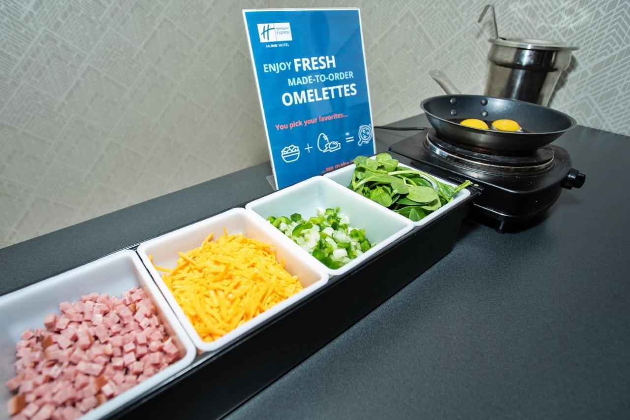 Holiday Inn Express Richmond - Midtown By Ihg Bagian luar foto