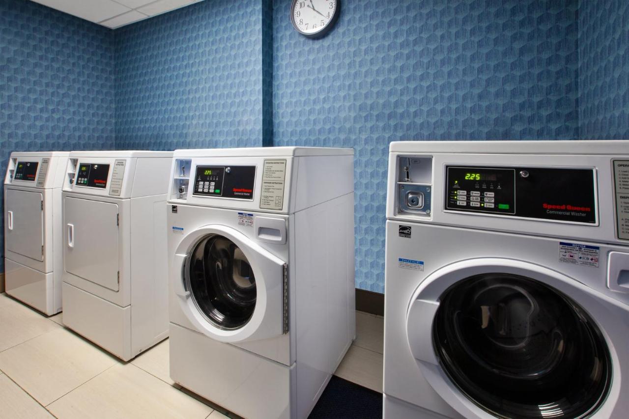 Holiday Inn Express Richmond - Midtown By Ihg Bagian luar foto
