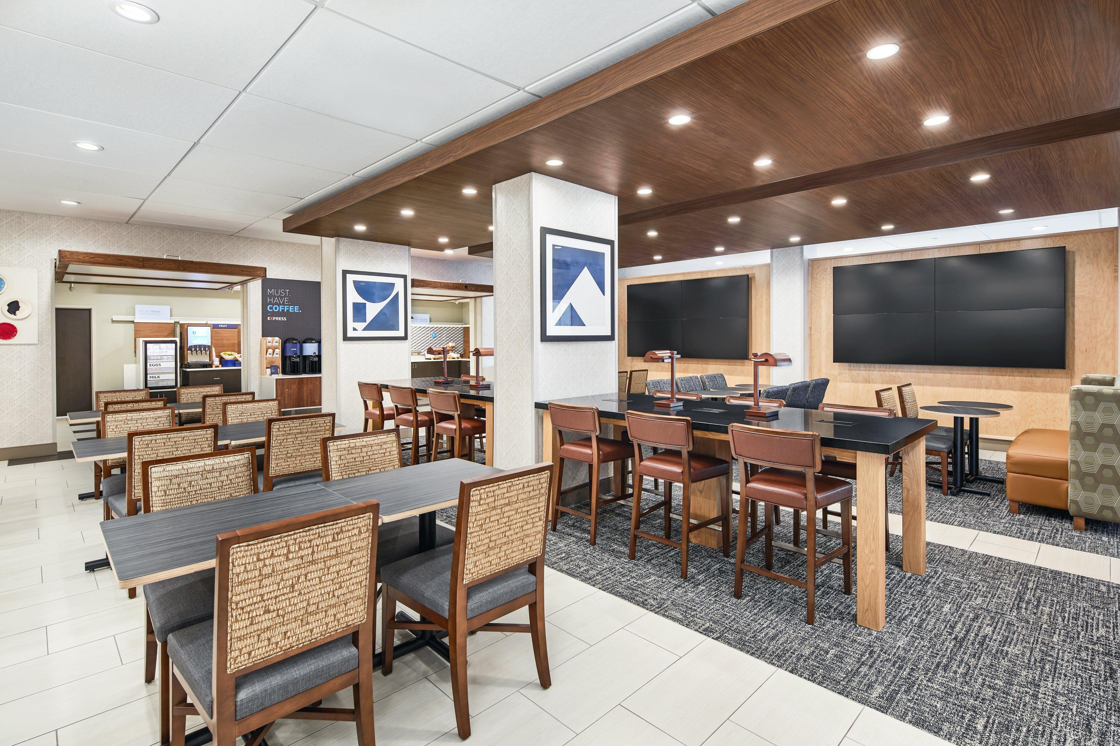 Holiday Inn Express Richmond - Midtown By Ihg Bagian luar foto