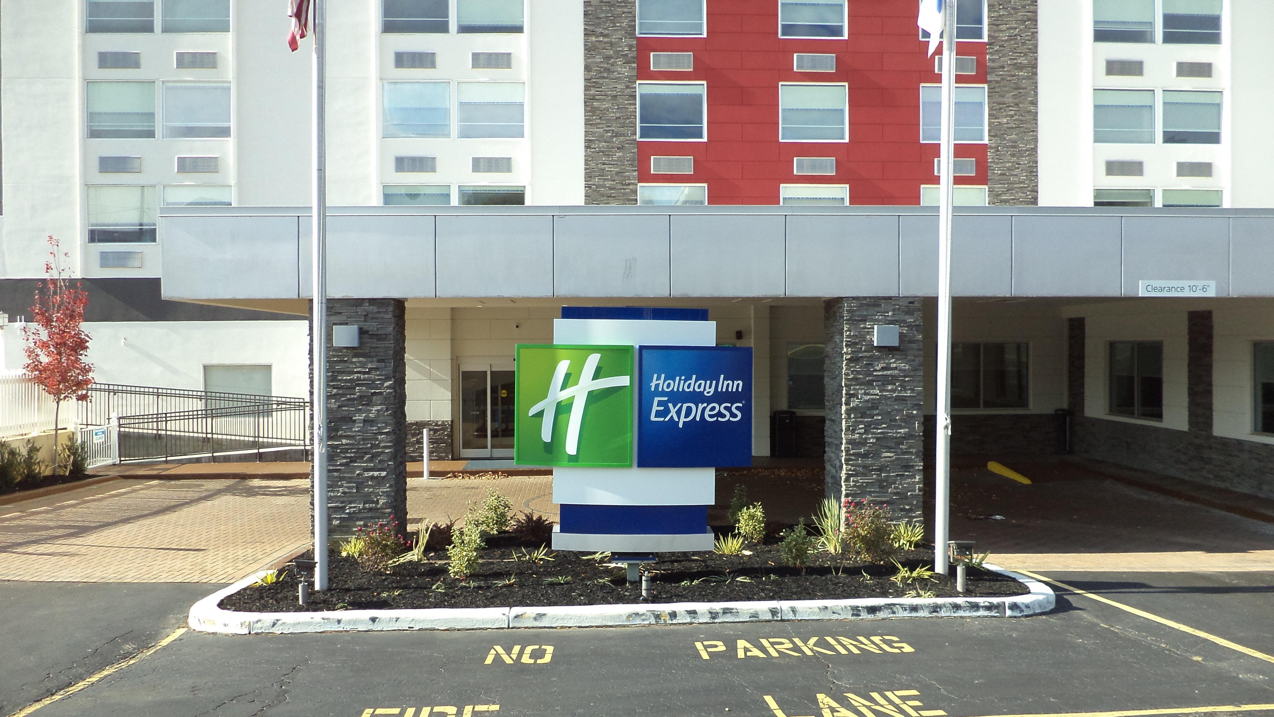 Holiday Inn Express Richmond - Midtown By Ihg Bagian luar foto
