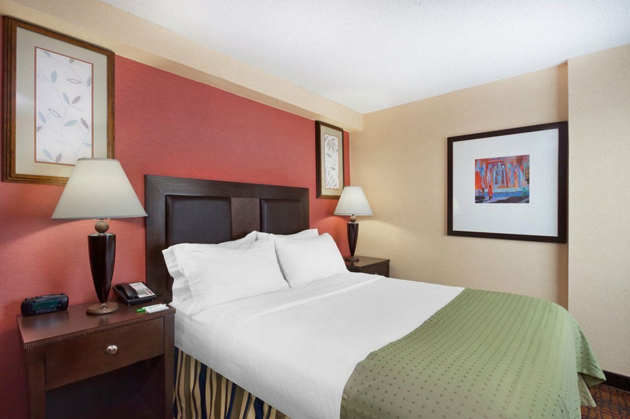 Holiday Inn Express Richmond - Midtown By Ihg Bagian luar foto