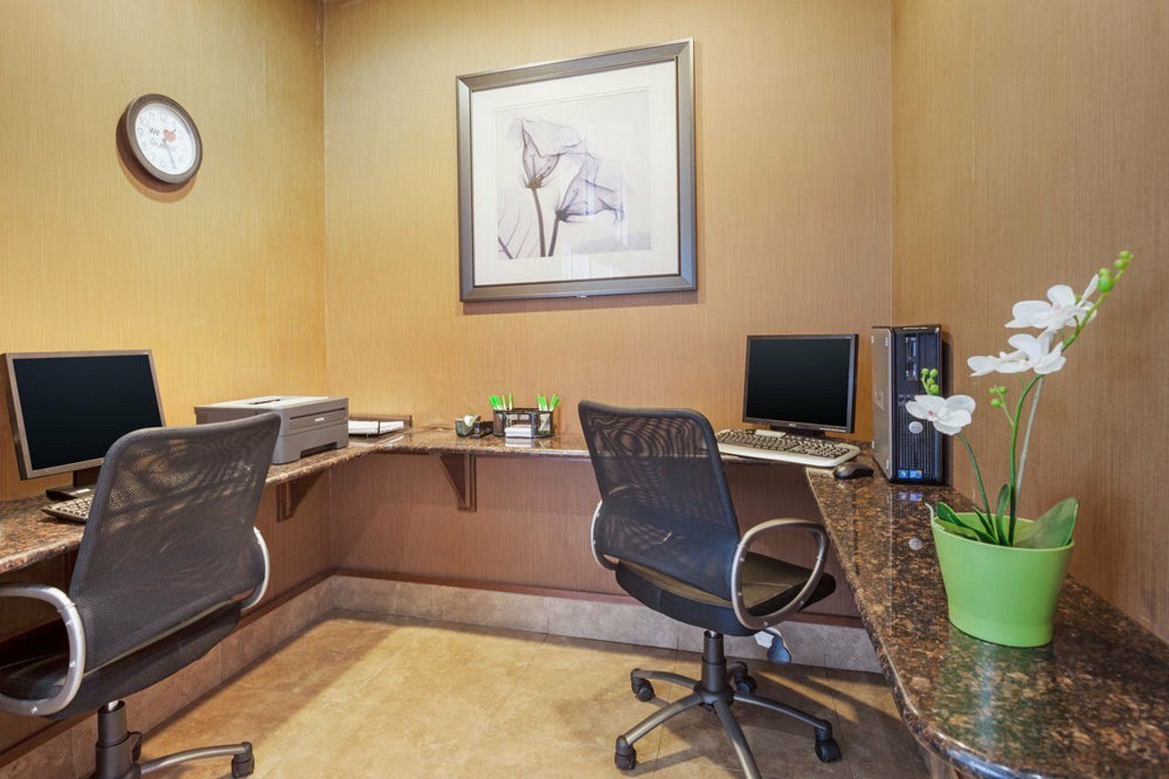 Holiday Inn Express Richmond - Midtown By Ihg Bagian luar foto